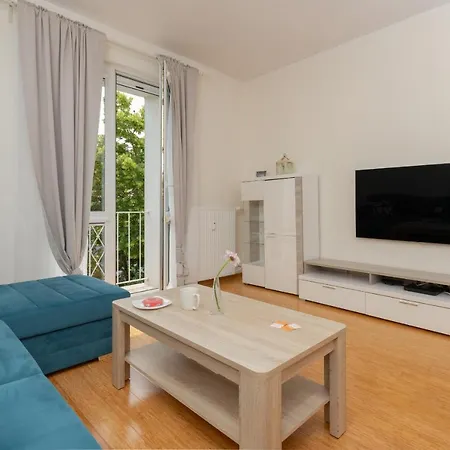 Appartement Cozy Batalionow Chlopskich In By Renters *